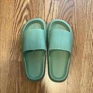 CUSHIONED Green Slide Sandals